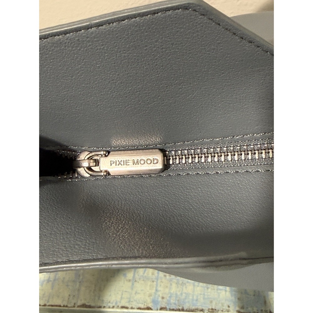 PIXIE MOOD Alicia Tote II Vegan Leather Large Tote & Removable Crossbody Bag - Picture 4 of 10